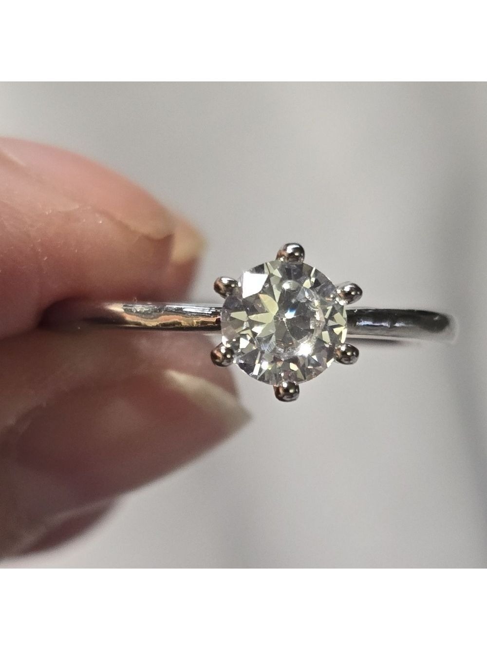 Elegant Silver Solitaire Ring